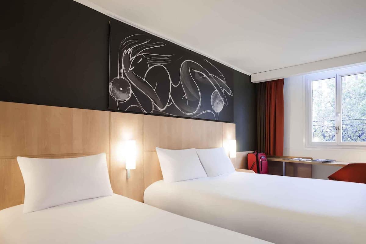 Chambre Standard, plusieurs lits | Bureau, lits bébé (gratuits), Wi-Fi gratuit, draps fournis