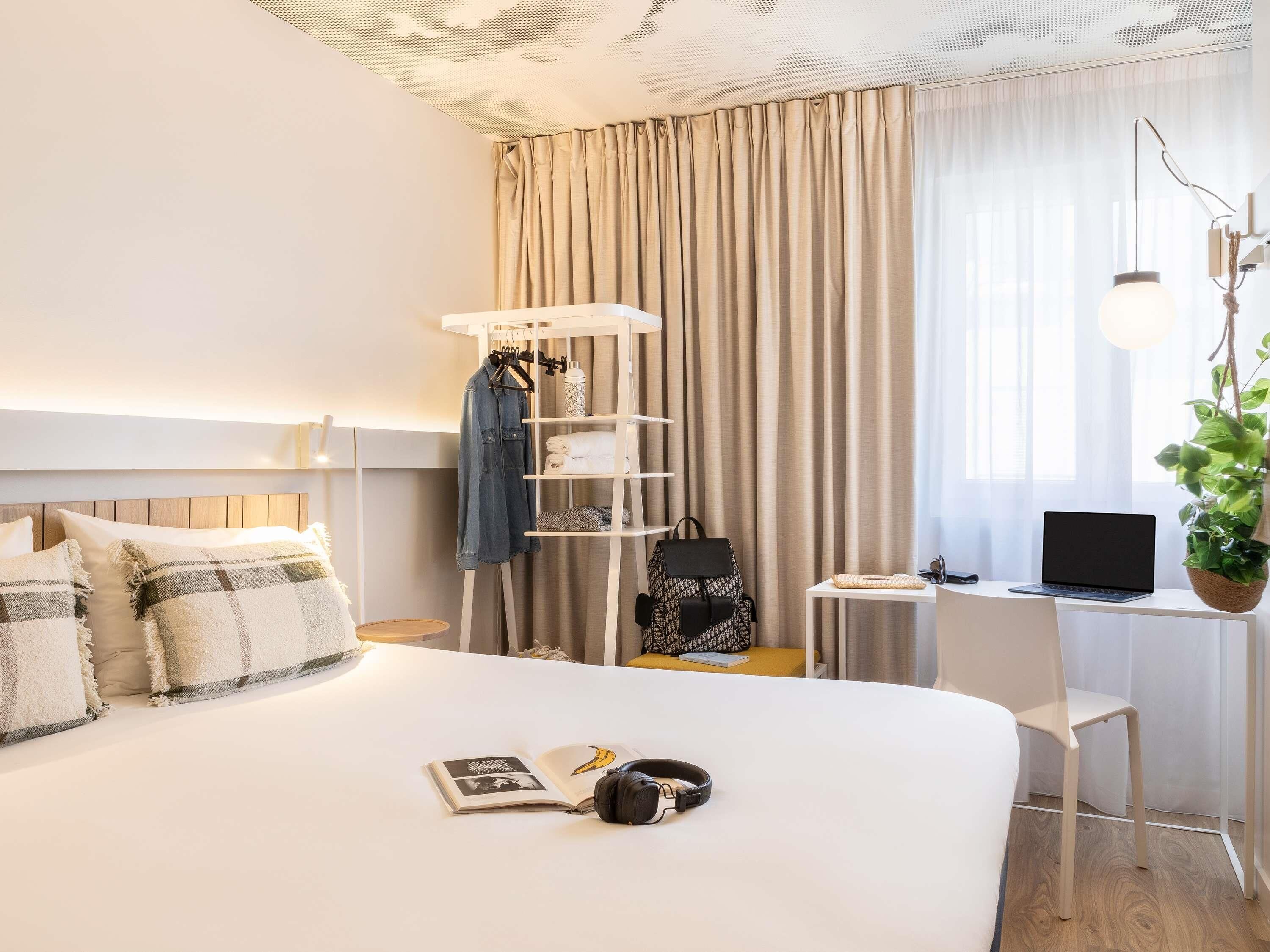 Kamar Double Standar, 1 Tempat Tidur Double | Meja kerja, tempat tidur bayi gratis, Wi-Fi gratis, dan seprai linen