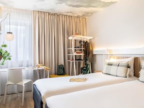 Habitación estándar con 2 camas individuales, 2 camas individuales | Escritorio, cunas gratuitas, wifi gratis y ropa de cama 