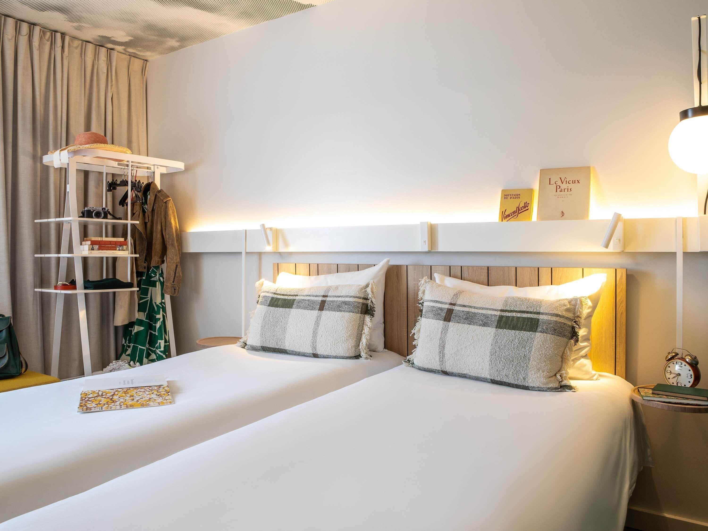 Chambre Standard avec lits jumeaux, 2 lits une place | Bureau, lits bébé (gratuits), Wi-Fi gratuit, draps fournis