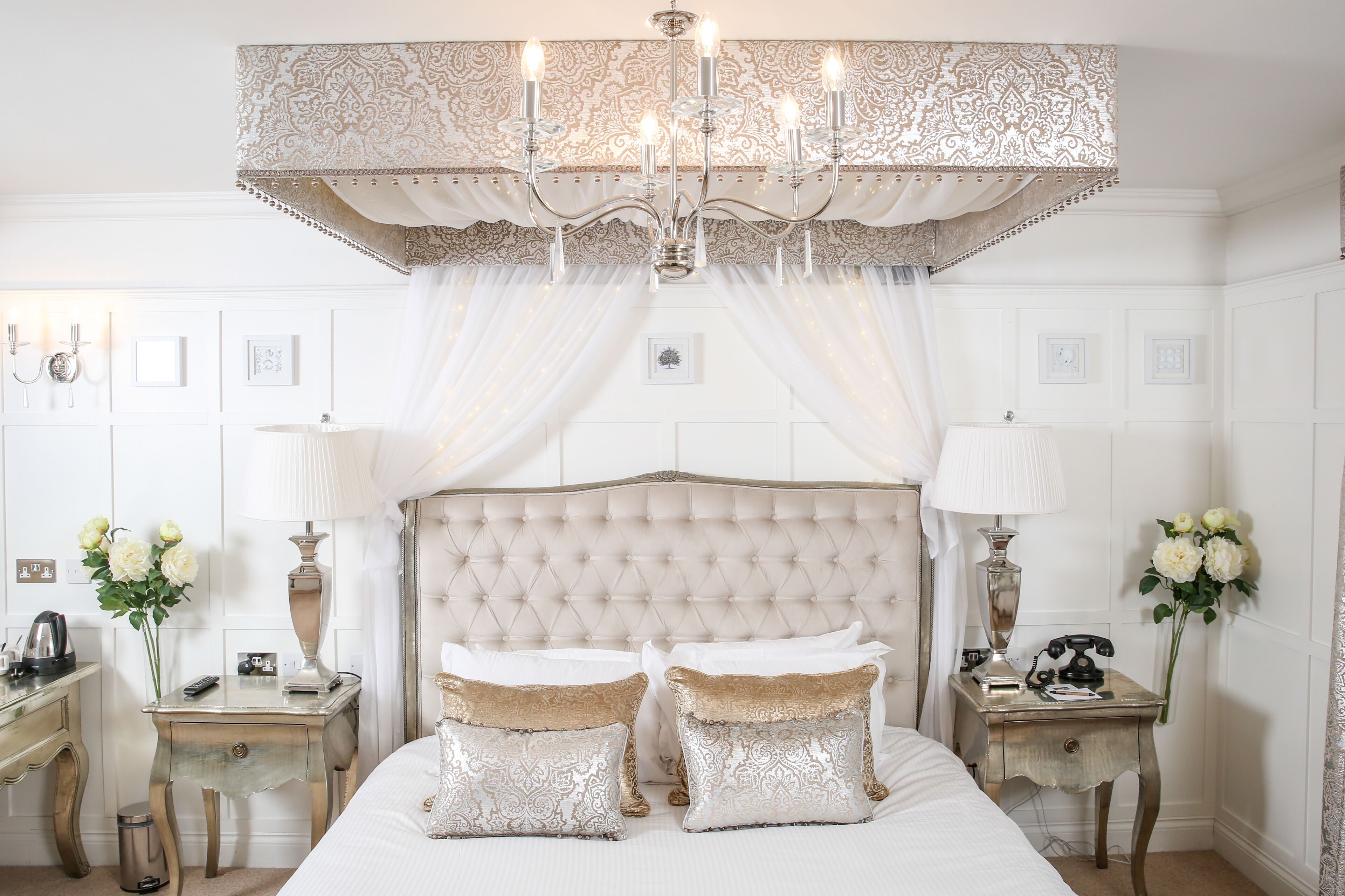 ラグジュアリー ルーム | 客室ごとに異なる装飾、客室ごとに異なるインテリア、アイロン / アイロン台、WiFi (無料)