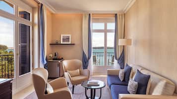 Premium bedding, pillow-top beds, minibar, in-room safe