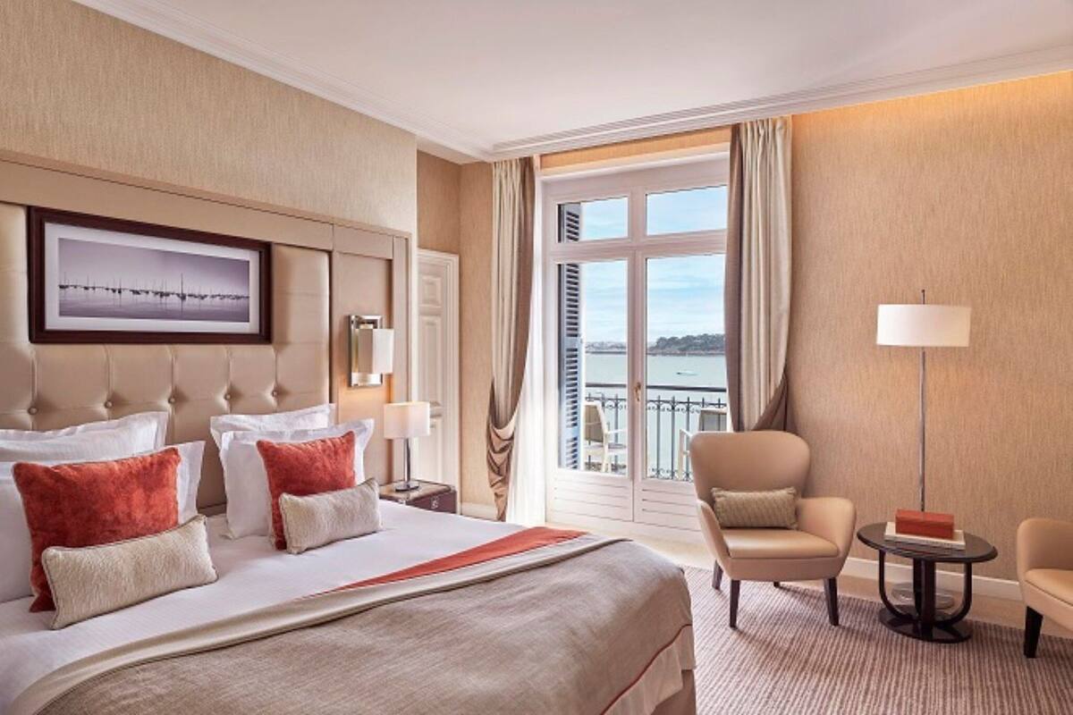 Premium bedding, pillow-top beds, minibar, in-room safe