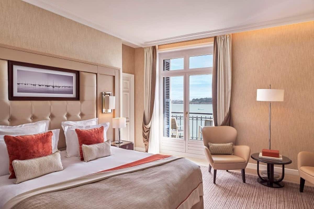 1 Schlafzimmer, hochwertige Bettwaren, Pillowtop-Betten, Minibar