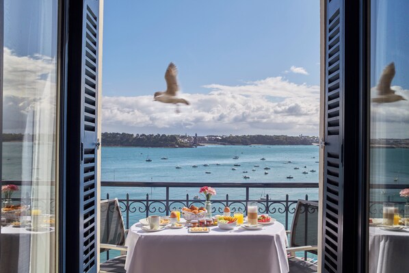 Daily buffet breakfast (EUR 29 per person)