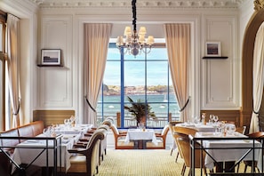 Breakfast and dinner served, sea views