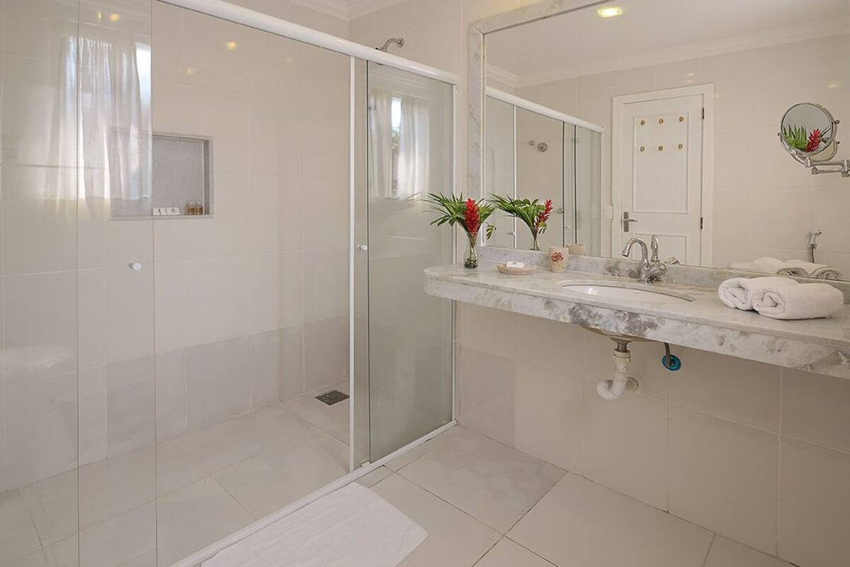 superior suite, balcony | bathroom | shower, free toiletries, towels
