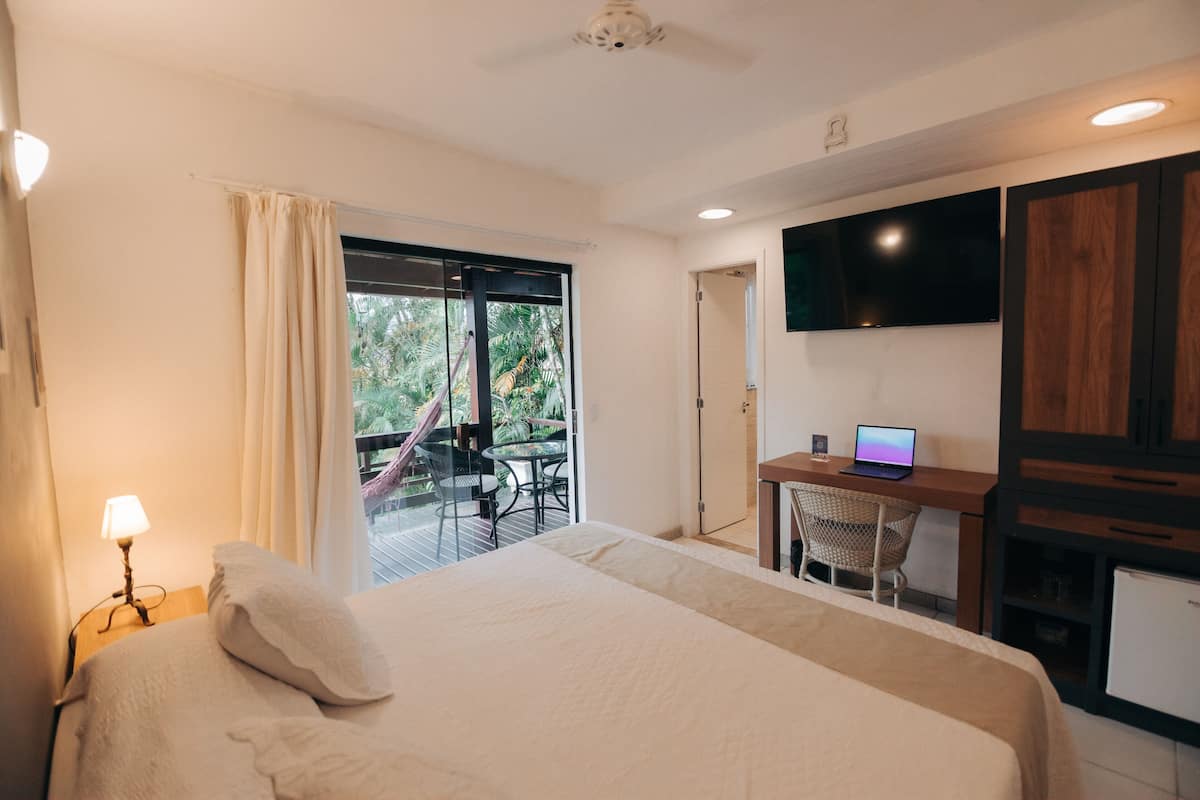 Standard Double Room, 1 King Bed | 1 bedroom, minibar, in-room safe, individually decorated