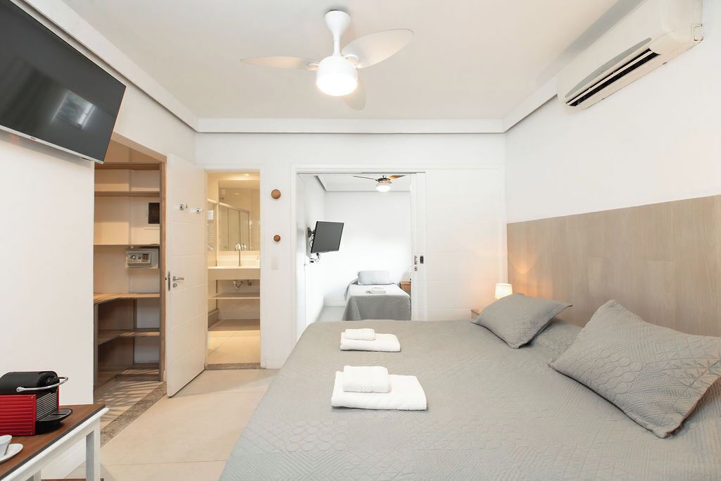 Standard Room, Connecting Rooms | Minibar, in-room safe, individually decorated, desk