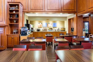 Desayuno buffet incluido todos los días 