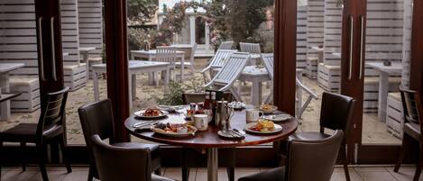 Frühstück, Mittagessen und Abendessen