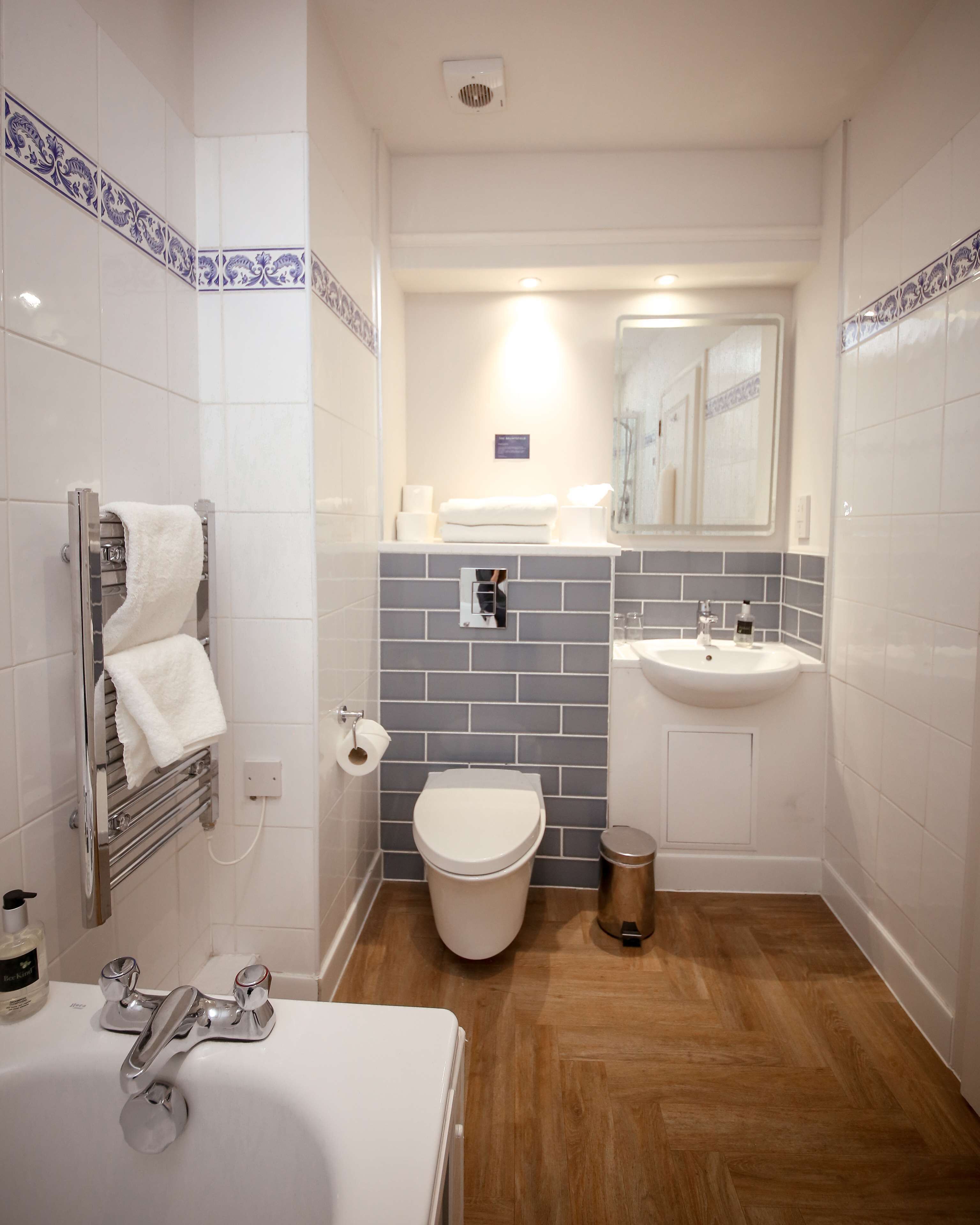 executive room, 1 king bed, non smoking (with sofabed) | bathroom | free toiletries, hair dryer, bathrobes, slippers