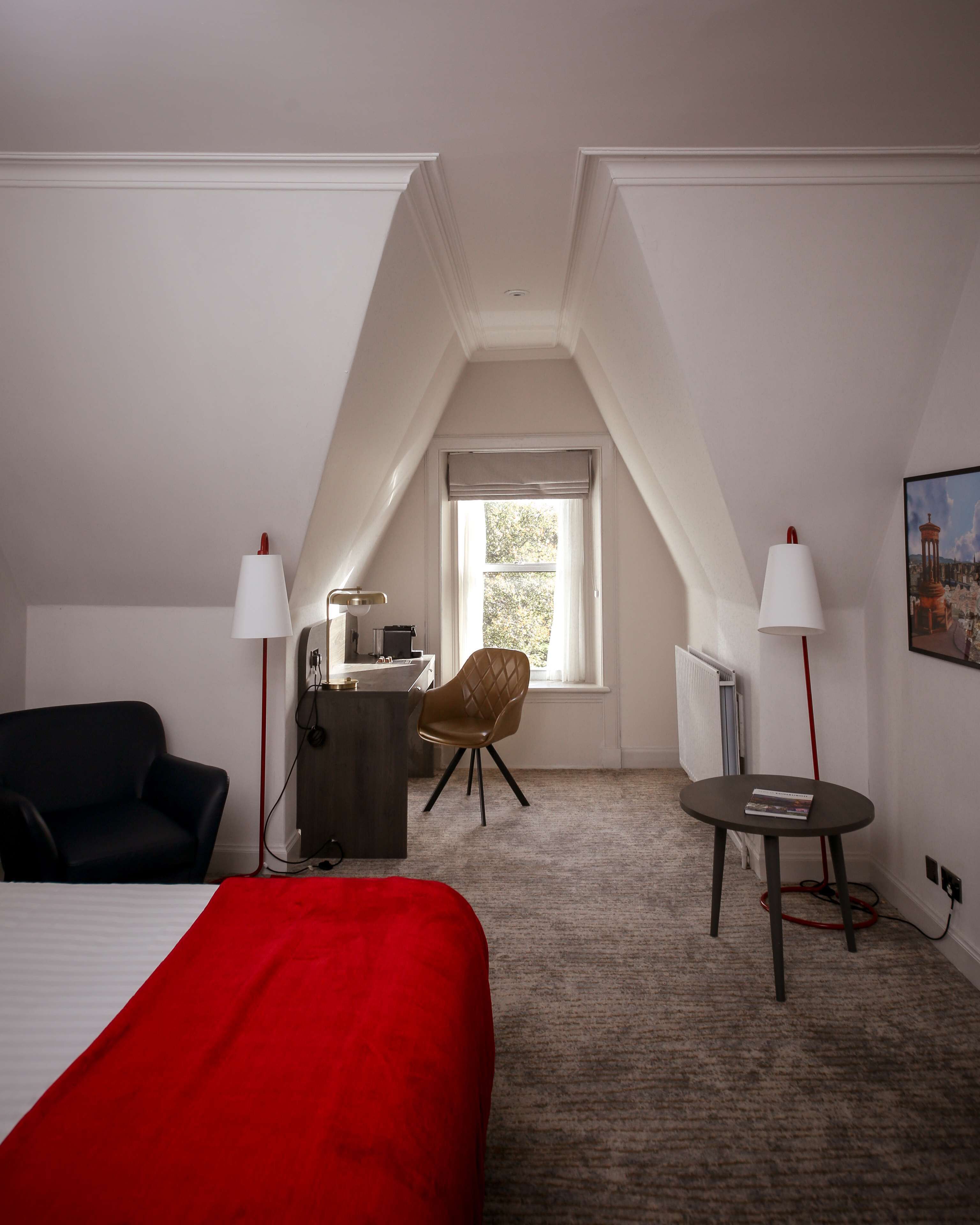 Habitación ejecutiva, 1 cama de matrimonio grande, no fumadores (with Sofabed) | Ropa de cama hipoalergénica, caja fuerte, tabla de planchar con plancha