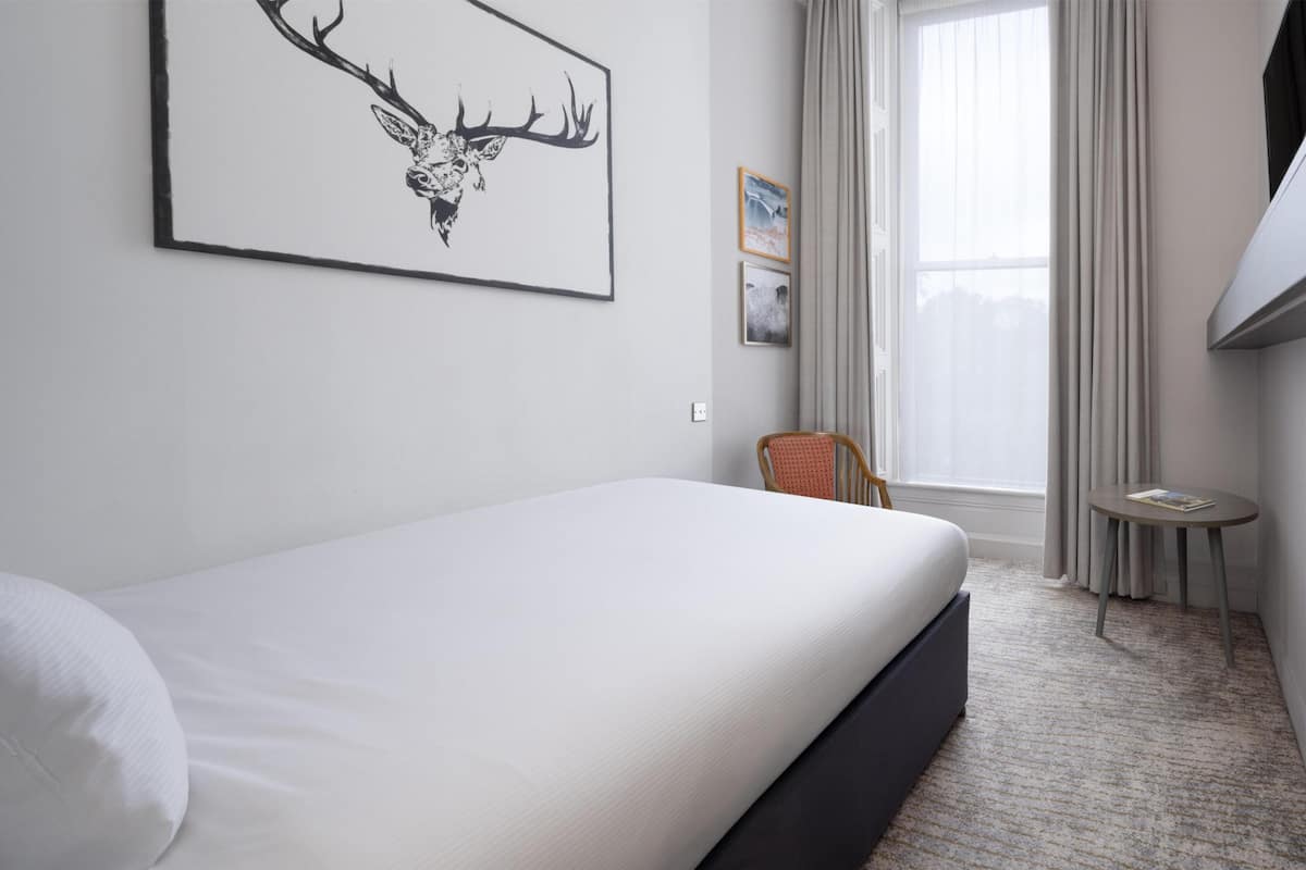 Standaard kamer, 1 tweepersoonsbed, niet-roken (Cozy Room;Small Room) | Hypoallergeen beddengoed, een kluis op de kamer
