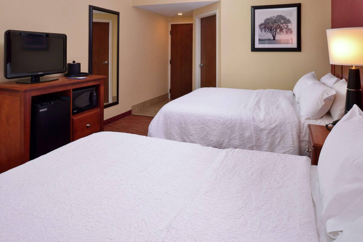 Premium bedding, in-room safe, desk, laptop workspace