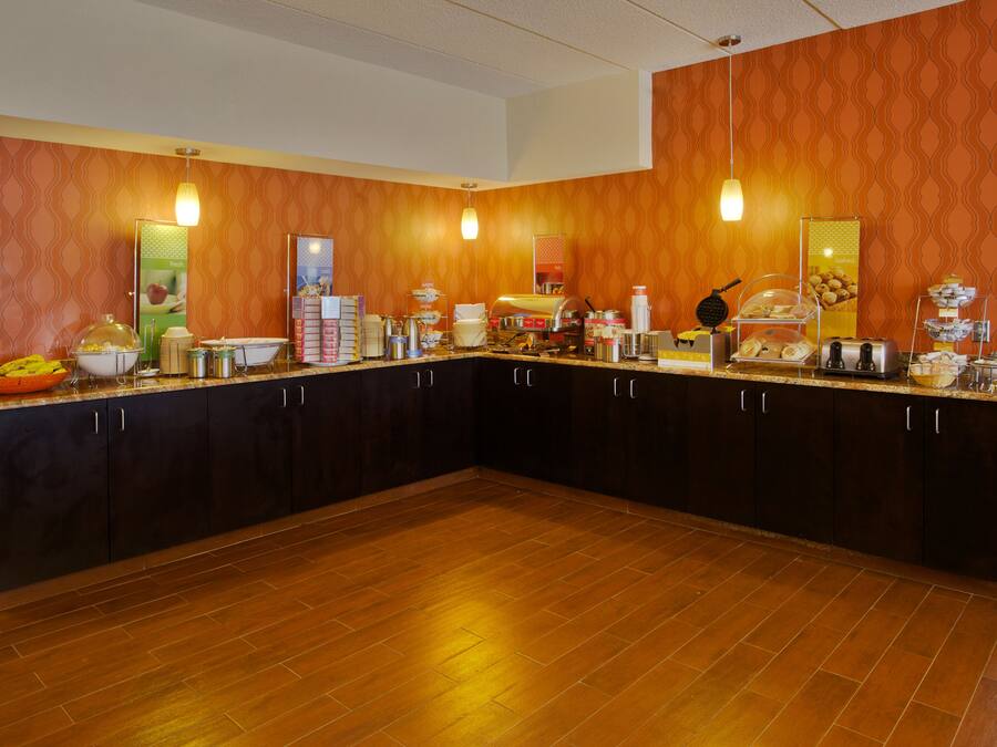 Free daily continental breakfast