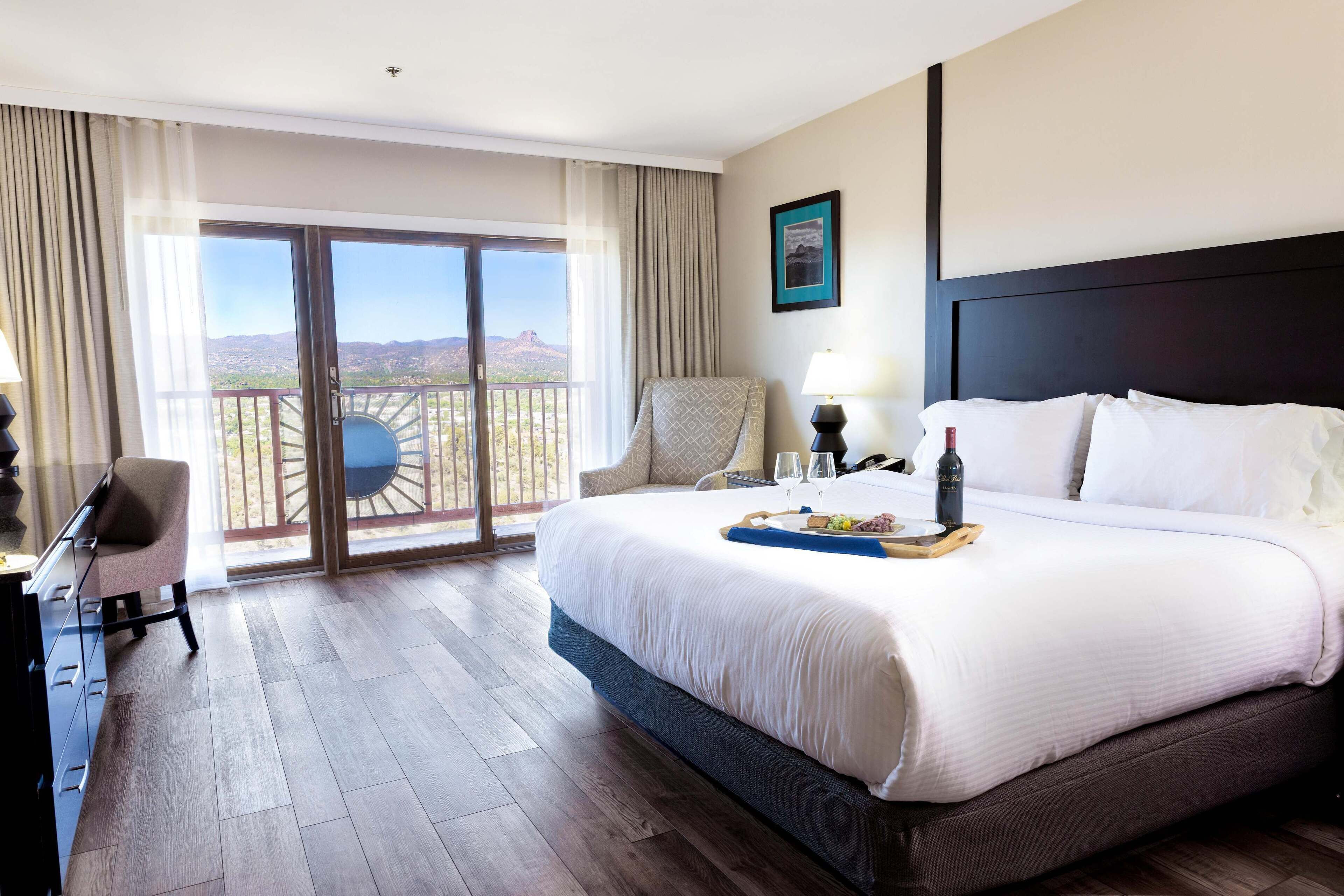 premium suite, 1 king bed | premium bedding, down duvets, in-room safe, desk