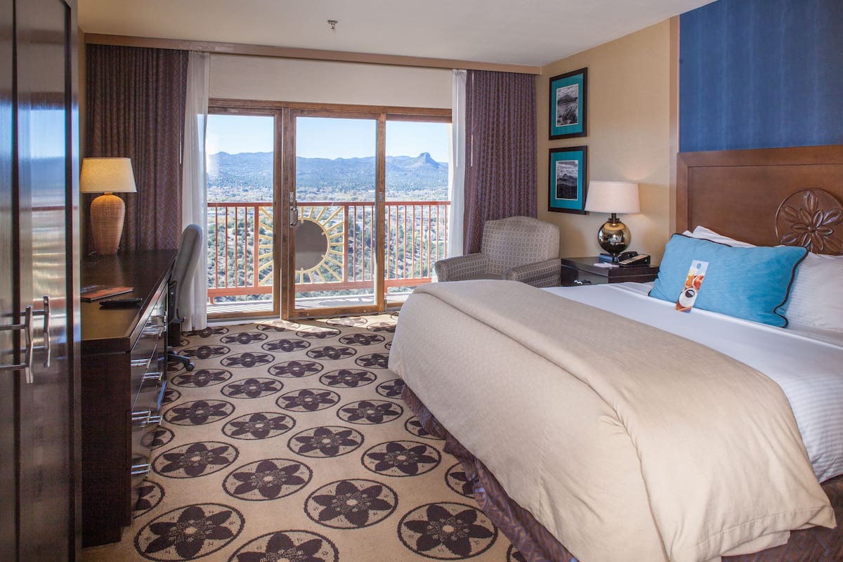 Premium bedding, down comforters, in-room safe, desk