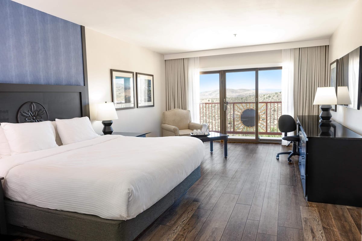 Premium bedding, down duvets, in-room safe, desk