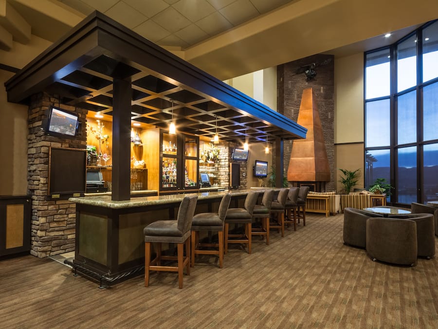 Bar (trong khuôn viên)