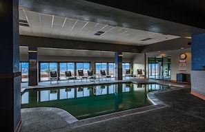 Indoor spa tub