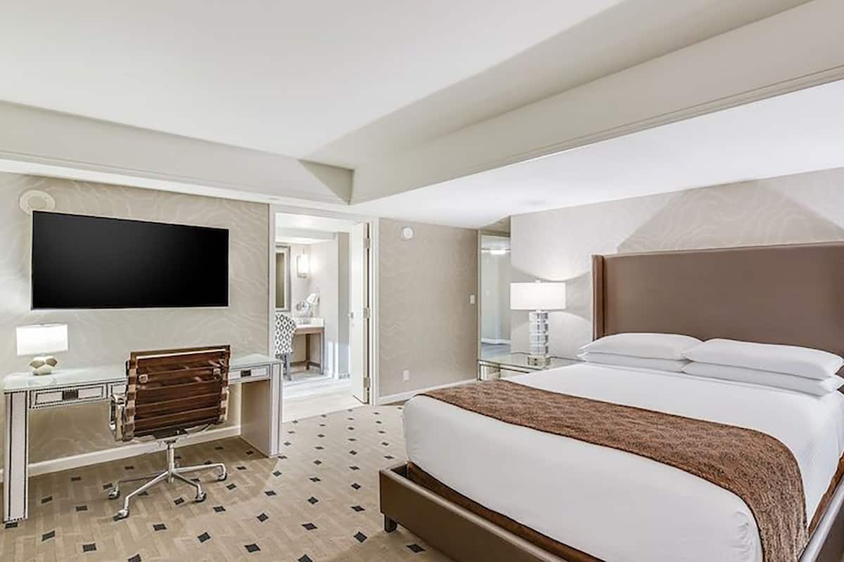 Romulus Balcony Suite, 1 King