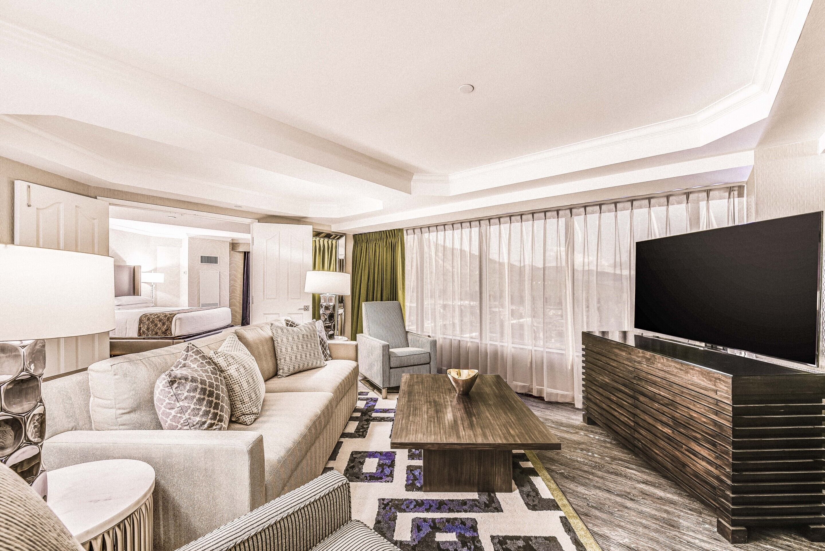 Televisión LED, películas de estreno y películas con cargo 