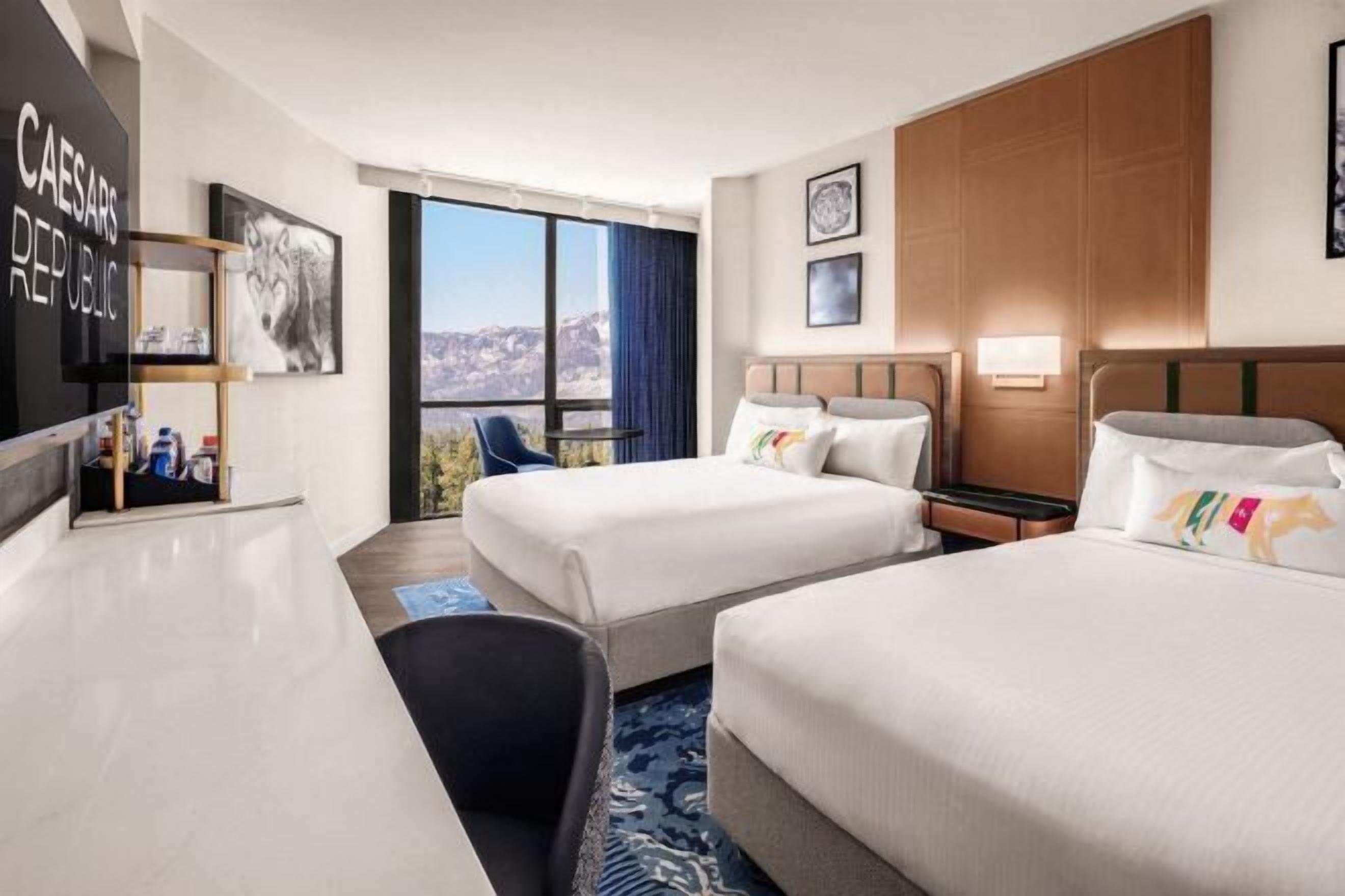 เครื่องนอนระดับพรีเมียม, โต๊ะทำงาน, พื้นที่ทำงานแบบใช้แล็ปท็อป