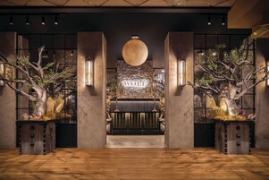 4 restaurants, breakfast, dinner served; American cuisine