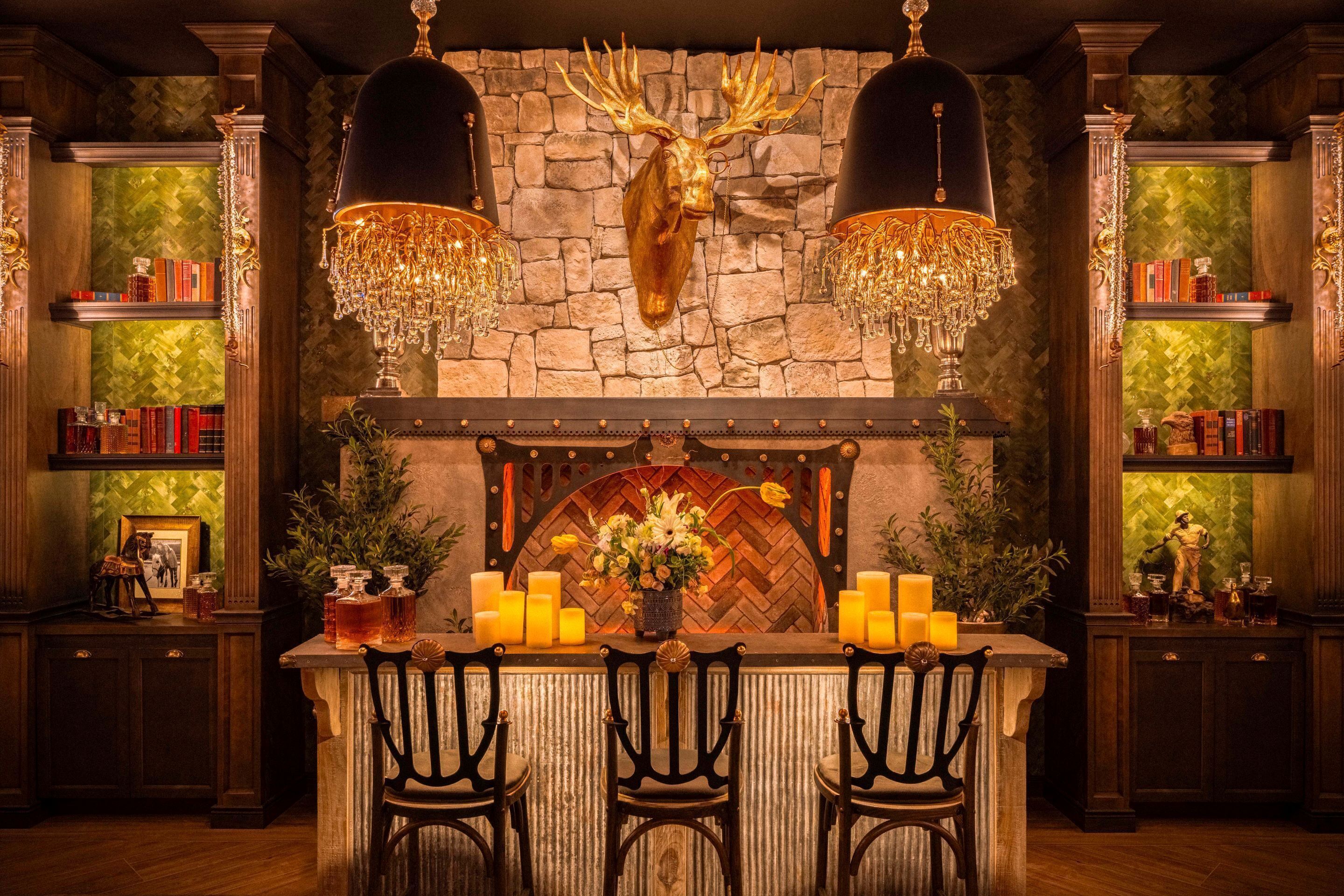 4 restaurantes; se sirve desayuno y cena; cocina americana