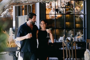 4 restaurants, breakfast, dinner served; American cuisine