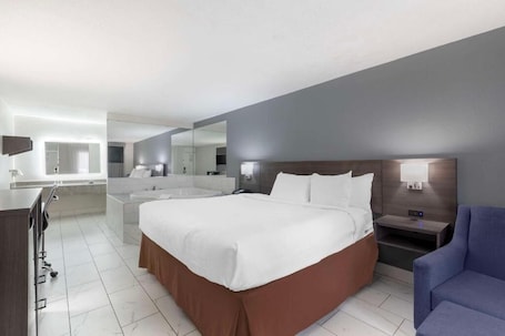 Standard Room, 1 King Bed, Non Smoking, Hot Tub. Downtown Inn & Studio Suites