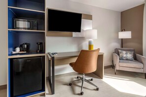 Pillowtop-Betten, Schreibtisch, laptopgeeigneter Arbeitsplatz