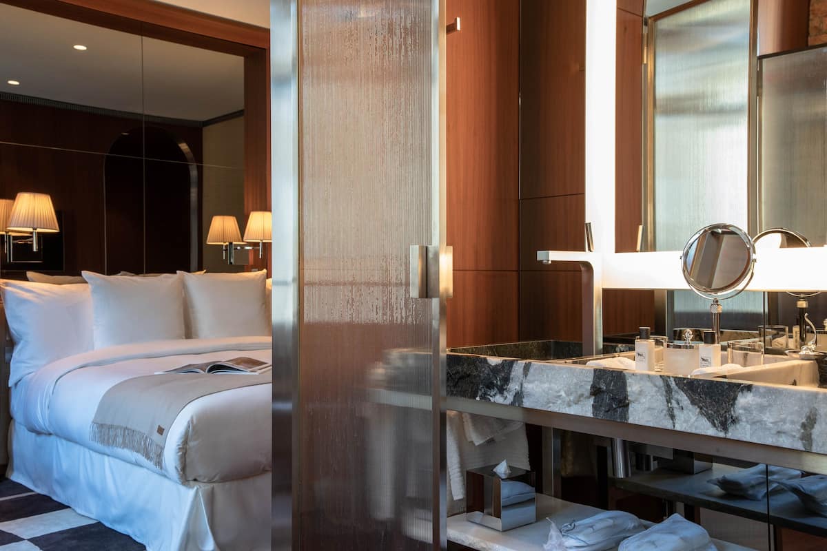 Ropa de cama hipoalergénica y minibar