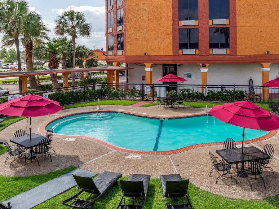 Seasonal outdoor pool, open 9:00 AM to 10:00 PM, sun loungers