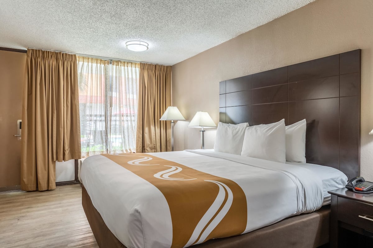 Egyptian cotton sheets, premium bedding, pillow-top beds, desk