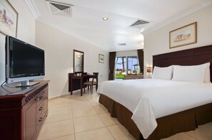Room, 1 King Bed | Minibar, in-room safe, desk, blackout drapes - Hilton Fujairah Resort (Al-Fujairah)