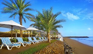 Private beach, free beach cabanas, sun loungers, beach umbrellas - Hilton Fujairah Resort (Al-Fujairah)