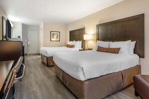 Desk, blackout drapes, iron/ironing board, free cribs/infant beds - Best Western Inn Of Vancouver (Vancouver)