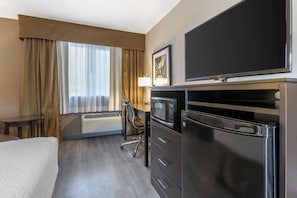 Standard Room, 1 King Bed, Non Smoking, Refrigerator & Microwave | Desk, blackout curtains, iron/ironing board, free cots/infant beds