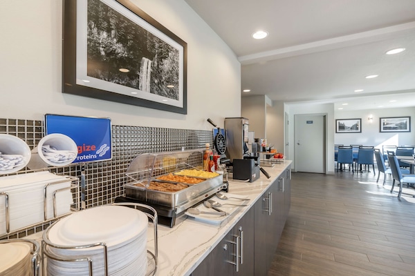 Free daily buffet breakfast