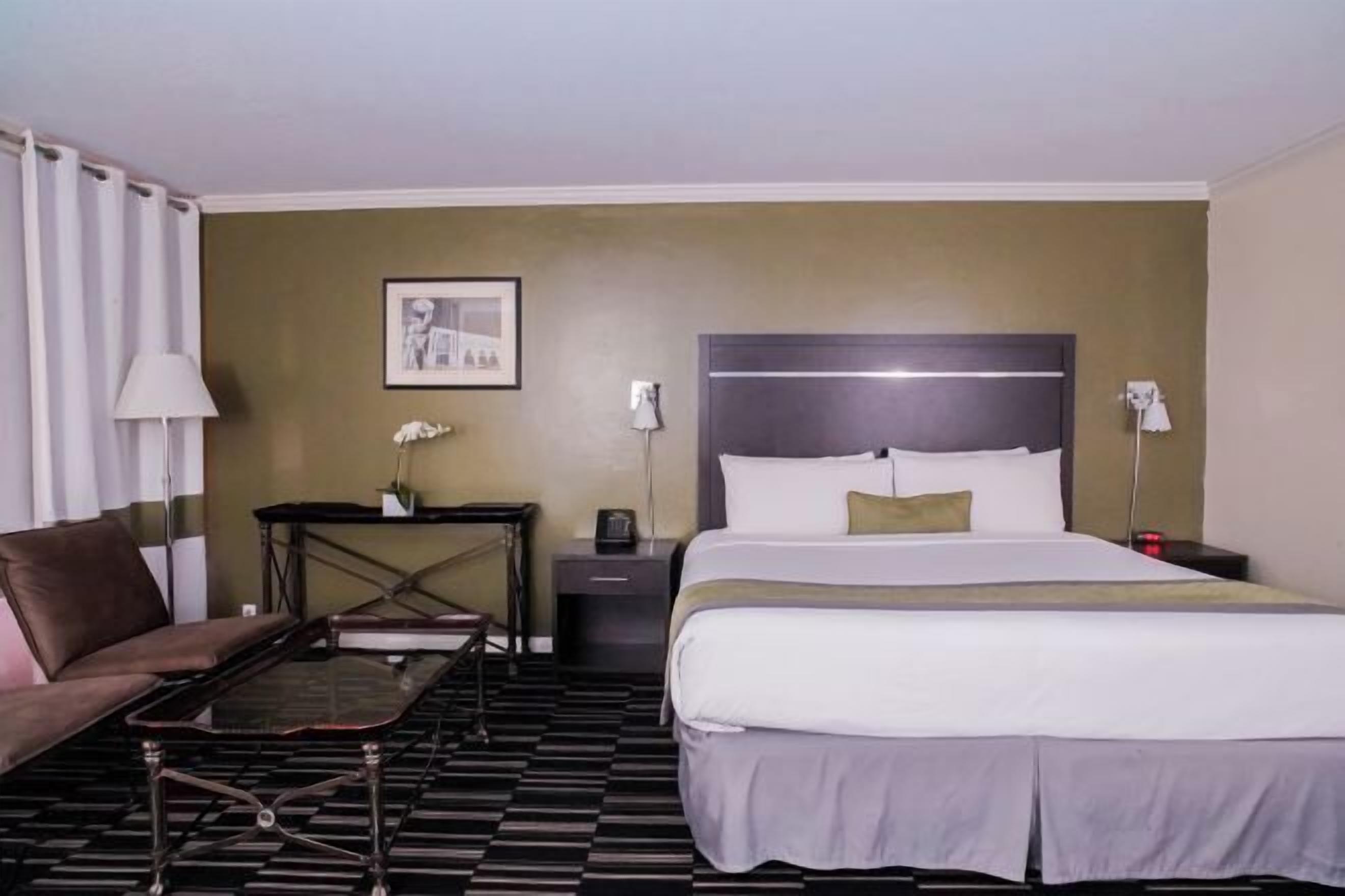 Premium bedding, down comforters, in-room safe, desk