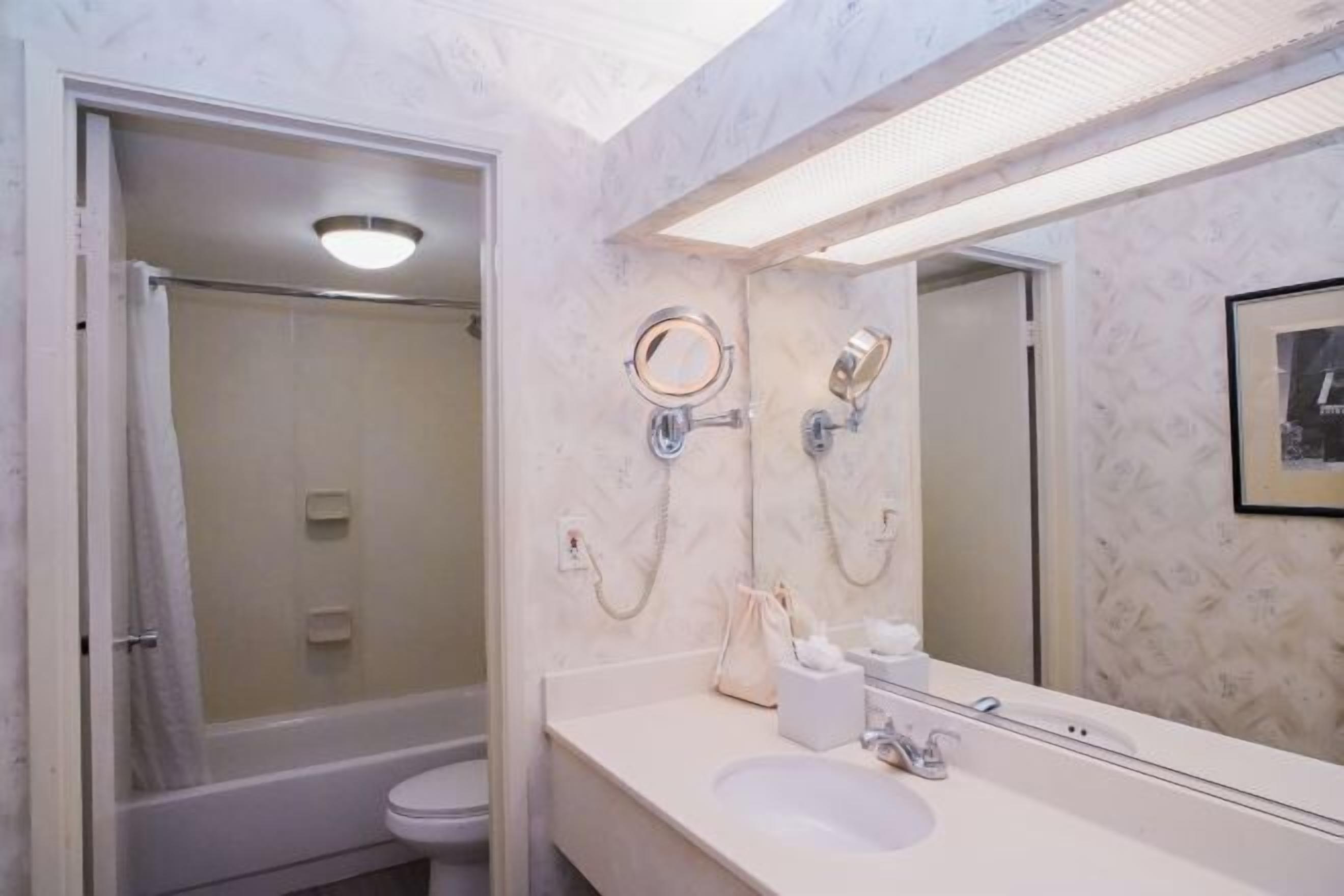 Combined shower/tub, eco-friendly toiletries, hair dryer, towels