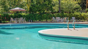 Outdoor pool, cabanas (surcharge), pool umbrellas