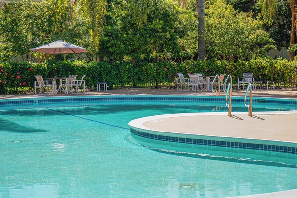 Outdoor pool, cabanas (surcharge), pool umbrellas