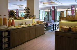 Daily buffet breakfast for a fee - Leonardo Hotel Munich Arabellapark (Munich)