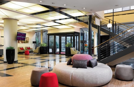 Hall. Leonardo Hotel Munich Arabellapark