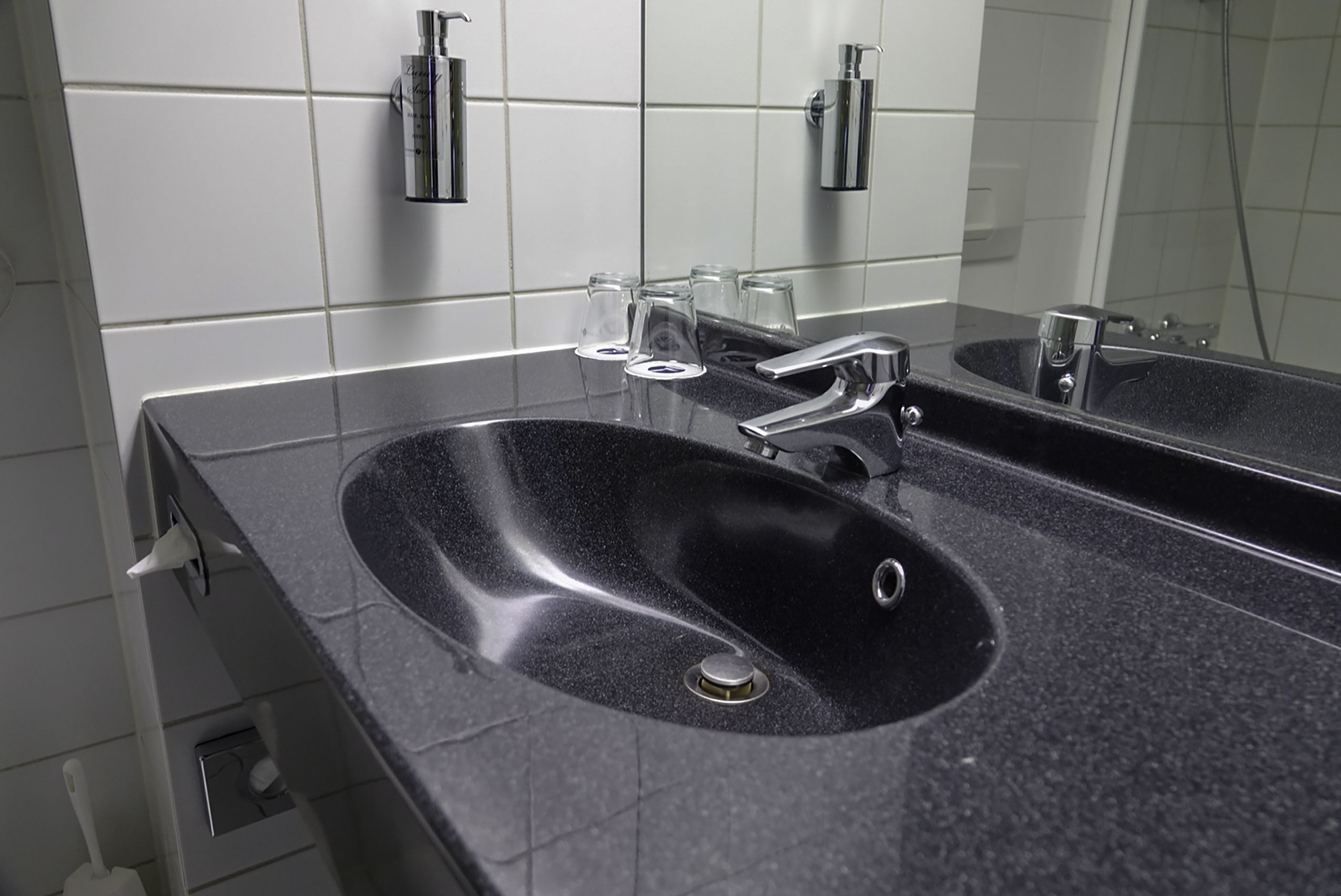 Ensemble douche/baignoire, serviettes fournies