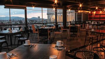 Se sirven desayunos, comidas, cenas y cocina mexicana