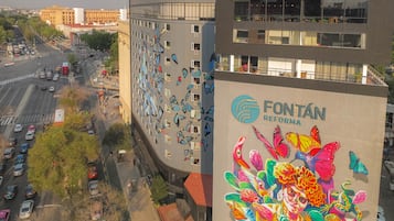 Vista frontal de la propiedad